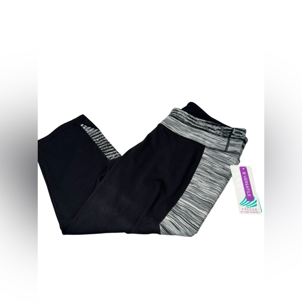 Free2B Reversible Black and Gray‎ Capri Leggings